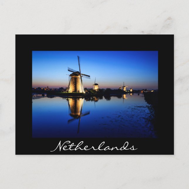 Vindkvarnar med svart vykort i blå timmar (Framsida)