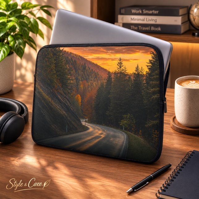 Vindlande Skogsvägar Scenisk Bild Bärbar Datorfodr Laptop Fodral (Winding Forest Roads Scenic Image Laptop Sleeve)