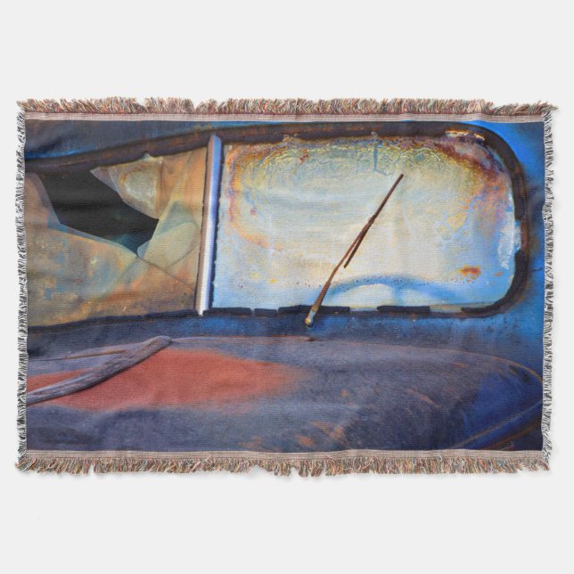 Vindruta av en gammal rostig lastbil mysfilt (Framsidan)