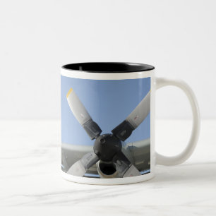 Vingar av en LC-130 Hercules Två-Tonad Mugg