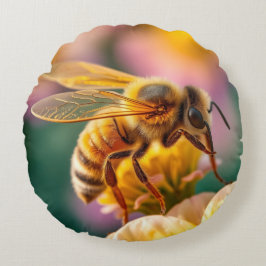 Vingar och Varg av guldhonung Rund Kudde