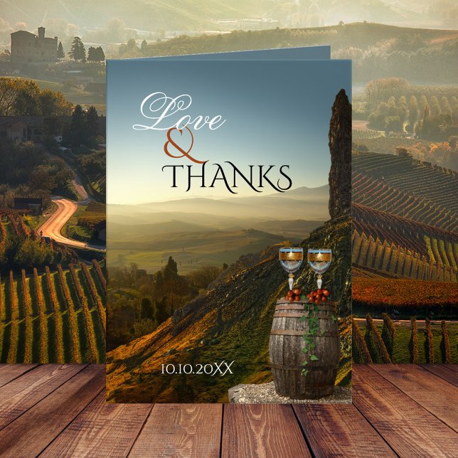 Vingård Vinvigsla Foto Tackkort (Wedding Thank You card showing two wine glasses and grapes on a wine barrel overlooking a vineyard)