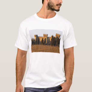 Vingården med syrah-vinrankor och chateau t-shirt