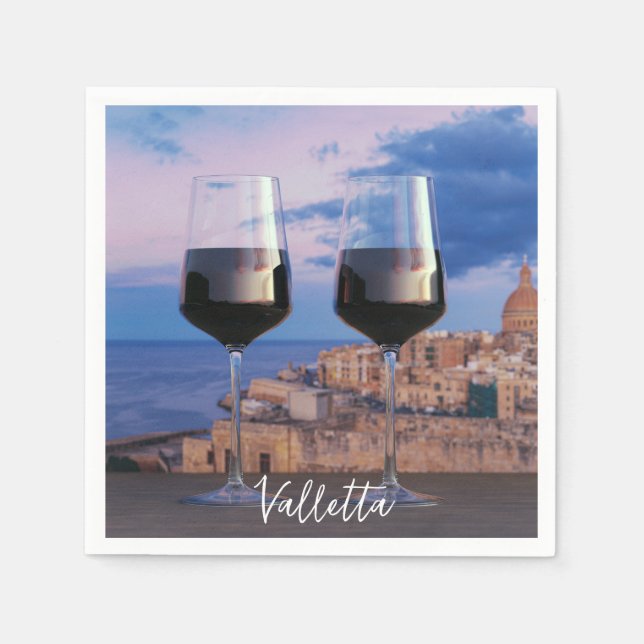 Vinglas med utsikt över solnedgång över Valletta Pappersservett (Framsidan)