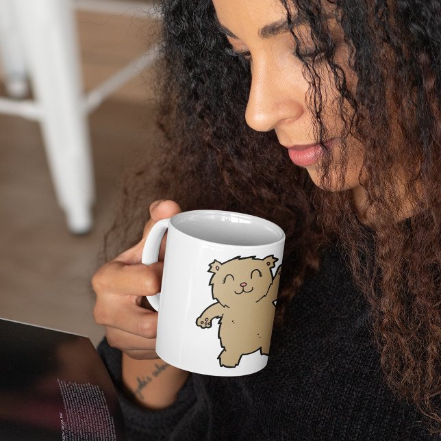 Vinkande bedårande leende björn kaffemugg (Skapare uppladdad)