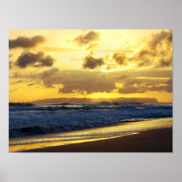 Vinkar krasch på Kauai-stranden vid Sunset Poster