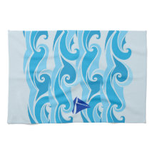 Vinkar och segelbåten i hav