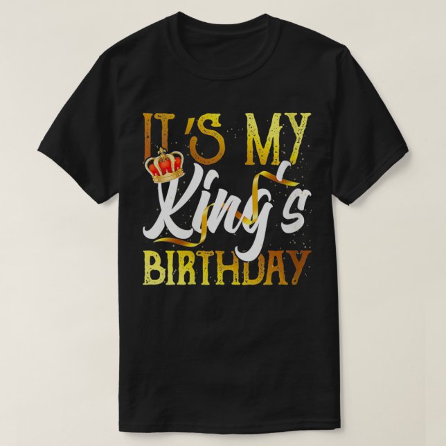 Vinnar min Kung Födelsedagsfest Proud Wife-Kråka T Shirt (Design framsida)