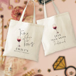 Vino Före Vows Bridesmaid Namn Hen Party Helg Tygkasse<br><div class="desc">Vino före Vows Bridesmaid Namn Hen Party Helg. Vino Före roe Vows på framsidan och Bridesmaid på baksidan finns i ett skript med eleganten set - det finns även andra roller i den här samlingen. Resten av texten kan du enkelt anpassa.</div>