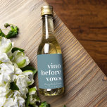 Vino före Vows Vin Land Bachelorette Party Vinetikett<br><div class="desc">Få party att börja på din bachelorette helg i vin med den söta etiketten anpassningsbar vin. Den blå etiketten "vino före vows" i klassiska serif-bokstäver med din händelse eller tillfälle namn under i handskrivet kursivt skript. Anpassa till platsen namn och/eller året under.</div>