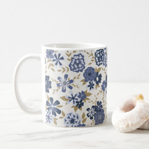 Vinsterna för påvisade blåvektorblommor kaffemugg