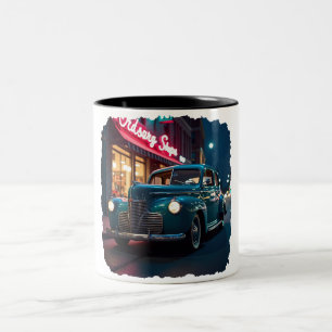 Vintage 1940-tals Klassisk Bil Under Neonljus Två-Tonad Mugg