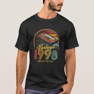 Vintage 1998 Retro Cassette 1998 24:e födelsedag 2 T Shirt
