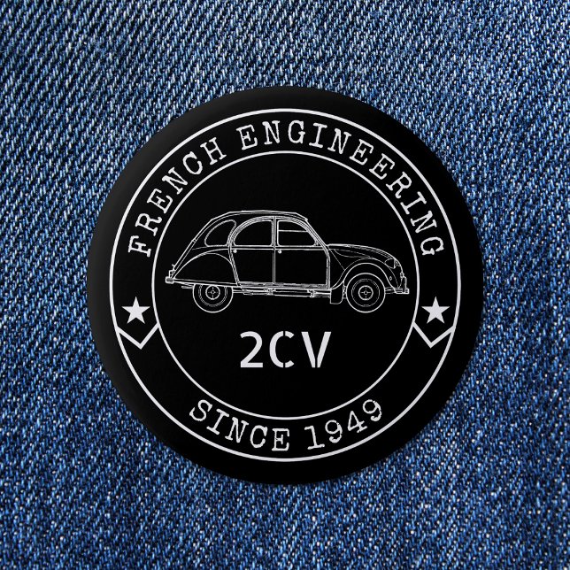 Vintage 2CV Oldtimer Badge Engineering Excellering Knapp (2CV Button in Black with a White Badge Text Design and and Illustration of the Deux Chevaux )