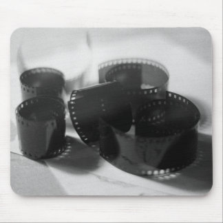 Vintage 35 mm filmremsor i svartvitt musmatta