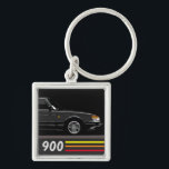 VINTAGE 900 KEYCHAIN FYRKANTIG SILVERFÄRGAD NYCKELRING<br><div class="desc">****FÄRG I BILDEN ÄR PRODUKTENS FÄRG. Anpassa produktbakgrunden färg till färg-favoritbilen. Alla älskare i vintage bilar skulle kärlek den klassiska nyckelkedjan!</div>