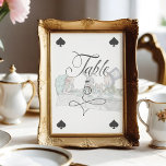 Vintage Alice i Wonderland Tea Party spelkort Bordsnummer<br><div class="desc">Bekvämt designad vintage Alice i underlandets bordsnummer. Perfekt för en Alice i Wonderland-temed-händelse. Vi har noggrant återställt den ikoniska Alice i underlandets teillustration av vintagen party genom att skissera den och ge dem liv med vackra undertoner med vattenfärg. Bordsnumret är designat som ett spelkort med toningssymbolen i hörnen. Elegant och...</div>