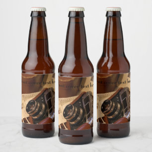 Vintage analog kamera i läderbrunt fodral ölflaska etikett