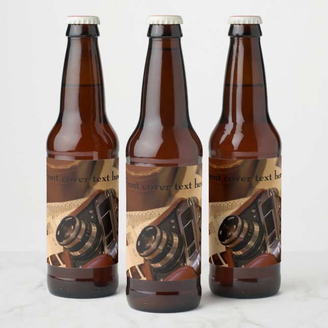 Vintage analog kamera i läderbrunt fodral ölflaska etikett (Flaskor)