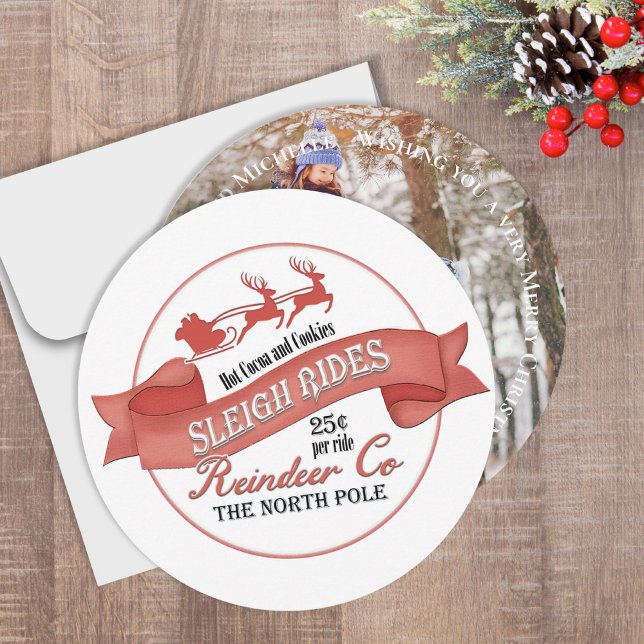 Vintage-Anpassningsbar för julfamiljens foto Inbjudningar (This cute Christmas photo card with a vintage North Pole Sleight Rides Sign)