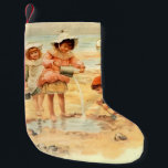 Vintage Antique Beach Boy Girl Fine Art Liten Julstrumpa<br><div class="desc">Vid Beach - En antika bra-konst av viktorianska strandbarn som leker i sanden. Bilder skrivs ut i en kustfärgsgrafik. Bilderna skrivs ut i bran.</div>