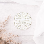 Vintage Antique Guld Flourish Bröllop Monogram Runt Klistermärke<br><div class="desc">Dekorativa snurrar och blomstrar ram den här eleganten runt vintagen inspirerade bröllopsdekal. Vita och antika guld färg. Anpassa anpassningsbarna med ett monogram av namn och bröllop.</div>