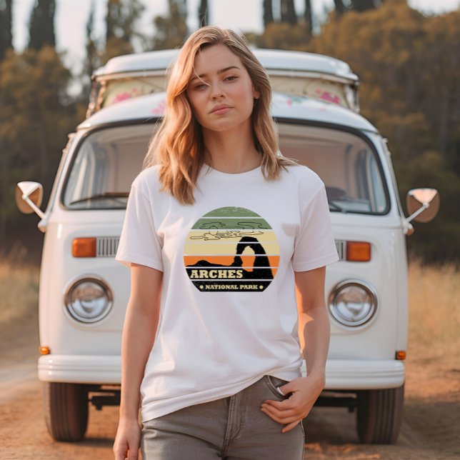 Vintage Arches National Park - Moab - Utah  T Shirt (Skapare uppladdad)
