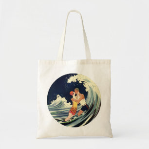Vintage Art Deco-älskande kysser i vågorna på stra Tygkasse