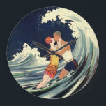 Vintage Art Deco Älskare Kiss i Vågar vid Beach Stor Klocka<br><div class="desc">Vintage illustrerar bilden av konsten deco kärlek och romantik med ett ungt par som kramar och kysser under surfan,  en havsvåg vid stranden. Konstnär: George Barbier,  c. 1921</div>