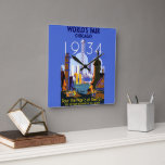 Vintage Art Deco Chicago 1934 World's Fair Poster Fyrkantig Klocka<br><div class="desc">Jag hittade den vackra Vintagen Chicago 1934 World's Fair Poster och trodde att den skulle göra ett vykort för fantastisk. Finns även som en bildutskrift.</div>