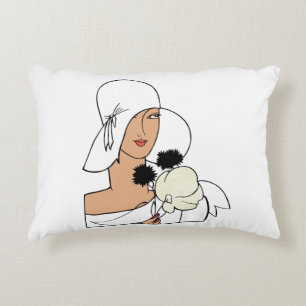 Vintage Art Deco Kvinna med blommor som bär hatt C Prydnadskudde