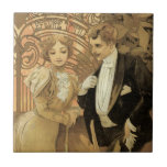 Vintage Art nouveau Flirt Biscuits, Alphonse Mucha Kakelplatta<br><div class="desc">Vintage illustration fransk Art nouveau Reklam poster Alphons Muchas design för Vända Biscuits. c. 1899 Den här reklamdesignen för kärlek och romantik har en nylovad brud och ett limmande par. Kvinnan befinner sig i en elegant av Viktorian bröllop och mannen är i en dapper, finare tuxedo. Gifta sig efter lång...</div>
