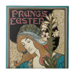 Vintage Art nouveau, Prang's Påsk Publications Kakelplatta<br><div class="desc">Vintage illustration av Art nouveau-reklamen poster design med Prang's Påsk Publications av Louis John Rhead,  1895. Prang's Påsk helgdag Publications täcker konst med en vacker Victoriansk kvinna med en bohemisk stil. Hon har ett långdraget blonhår och håller en Påsk-lilja.</div>