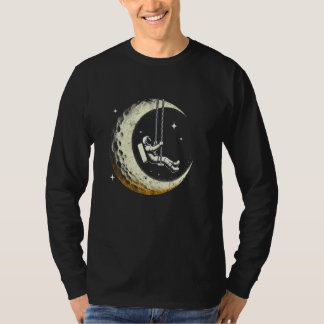 Vintage astronaut med Måne i rymden T Shirt
