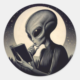 Vintage av Alien Woman Reading Bok Runt Klistermärke