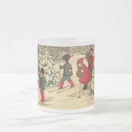 Vintage Barn Skidar Genom en Snötäckt Skog Frostad Glasmugg
