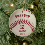 Vintage Baseball Boll Stitching Photo Personlig Julgransprydnad Keramik<br><div class="desc">Idealisk julprydnad för basebollspelaren, tränaren eller fläkt du känner... helgdag är perfekt. Anpassa med namn, jersey-nummer, team namn eller annan text och minnesåret på framsidan och ett valfritt foto på baksidan för dubbelsidigt dekorerat stilar. PHOTO TIP: För snabbaste/bästa resultat väljer du ett foto med subjekt i mitten och/eller före skörd...</div>
