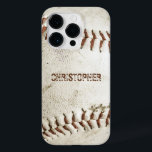 Vintage Baseball Personlig<br><div class="desc">Ett foto av en begagnad vintage baseboll ger bakgrunden till personligen iphone case. Lägg till ditt namn i ett dåligt grunge sans serif-teckensnitt i en skugga av rödbrun som matchar sömnen. Perfekt för baseboll eller sportfantast på presentlistan.</div>