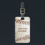 Vintage Baseball Personlig Bagagebricka<br><div class="desc">Ett foto av en begagnad vintage baseboll ger bakgrunden till personligens bagagetapp. Lägg till ditt namn i ett dåligt grunge sans serif-teckensnitt i en skugga av rödbrun som matchar sömnen. Anpassa den omvända sidan med ditt namn och kontaktinformation i vitt på en motsvarande rödbrun bakgrund. Perfekt för baseboll eller sportfantast...</div>