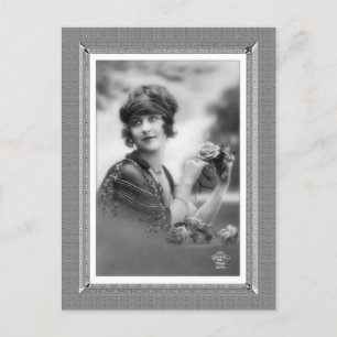 Vintage Beauty - Flower Girl - in black & white Vykort