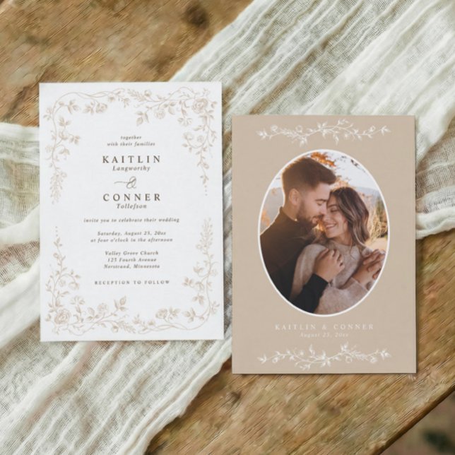 Vintage Beige Tan Fransk Blommig Bröllopsfoto Inbjudningar (Beige vintage French wedding invitation with floral frame and photo on back)