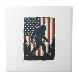 Vintage Bigfoot Amerikansk Flagga Skog Vektor Desi Kakelplatta