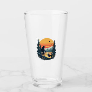 Vintage Bigfoot Gående Hund Berg Dagslända Retro Glaskopp