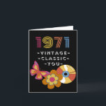 Vintage Birthday 1971 Retro Design for Friend Kort<br><div class="desc">Född 1971 Vintage Birthday for Friend. Vintage,  Klassisk,  Du text på omslaget. En retrobutterfly,  LP-registrering och blomma finns på omslaget. Art,  bild och versell copyright © Shoaff Ballanger Studios,  2022.</div>