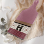 Vintage Bistro Tile Cranberry och Guld Monogram<br><div class="desc">Den här typen av kakelkranbär,  grädde och guld är perfekt för alla hem. Dess rena linjer,  enkla färg och vintage mönster är tidlösa och mångsidiga. En bistro-panel med ett yta som är hållbart och lätt att rengöra.</div>