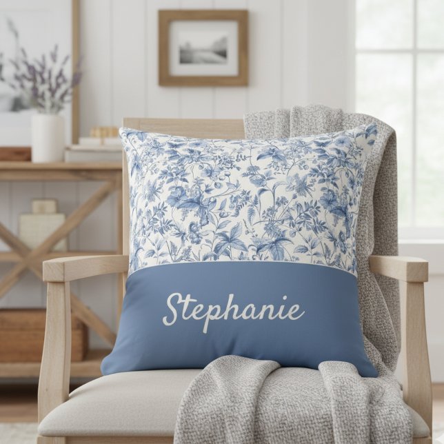 Vintage Blå Blommig Toile Monogram Kudde (Skapare uppladdad)