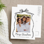 Vintage Black Bow God jul Photo Helg Vykort<br><div class="desc">Fira julhelgen med det här charmerande julvykortet som innehåller din familjs foto med en fin svart båge och ett band på en skarp vit bakgrund. "God jul" är elegant skrivet i ett charmerande, svart, handskrivet skript, med utrymme att anpassa din familj namn nedan. Baksidan av vykortet visningar din returadress och...</div>