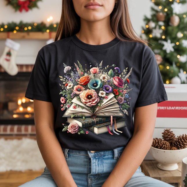 Vintage blommig bokstapelillustration T-shirt (Skapare uppladdad)