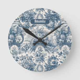 Vintage blommigt Blue toile de jouy monogram Rund Klocka