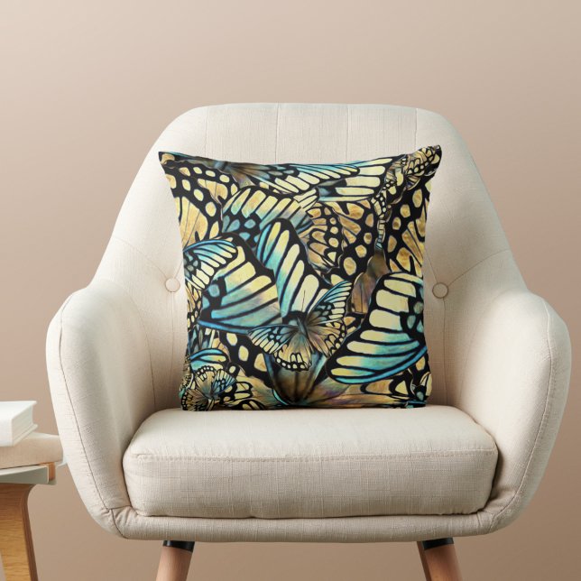 Vintage Blue och Guld Butterfly Vinge Collage Kudde (Skapare uppladdad)